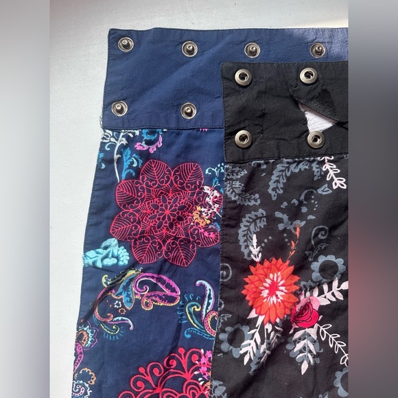 Floral Black and Pink Adjustable Snap Skirt Size Medium - Picture 4 of 6
